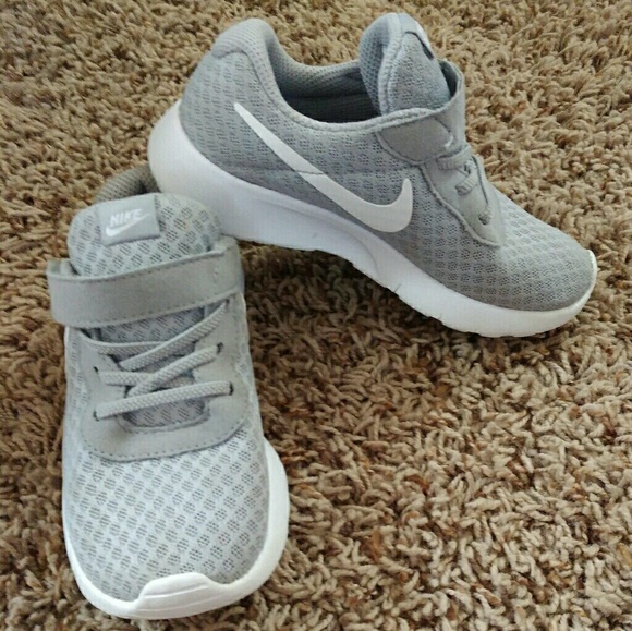 nike tanjun kids shoes